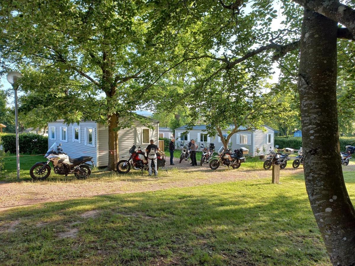 Camping Les Feuilles Chauffailles ภายนอก รูปภาพ
