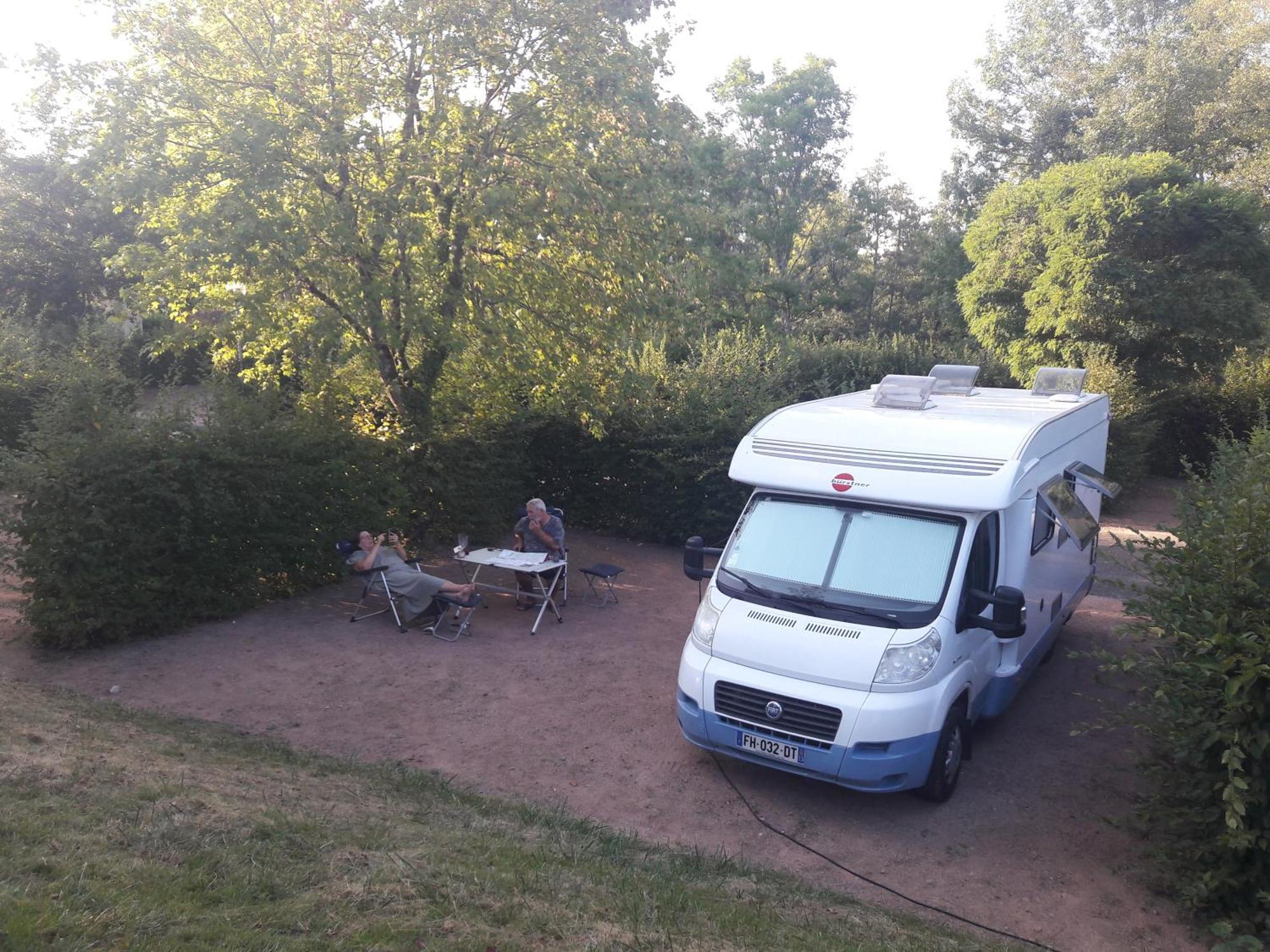 Camping Les Feuilles Chauffailles ภายนอก รูปภาพ