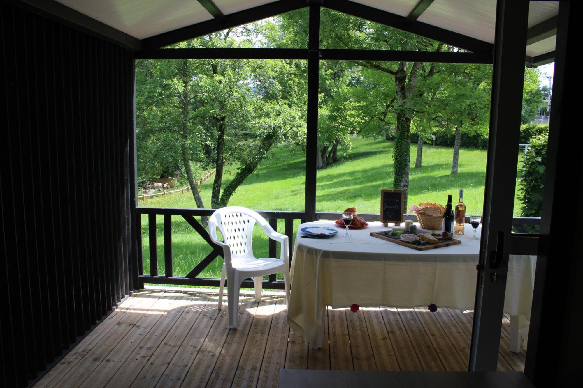 Camping Les Feuilles Chauffailles ภายนอก รูปภาพ