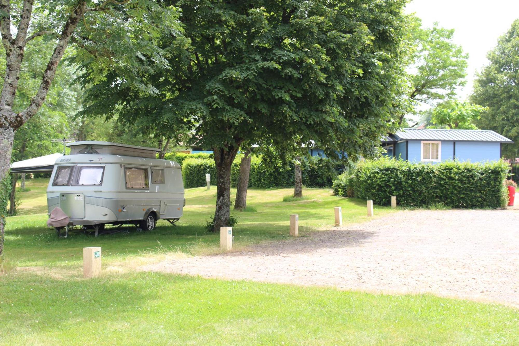 Camping Les Feuilles Chauffailles ภายนอก รูปภาพ
